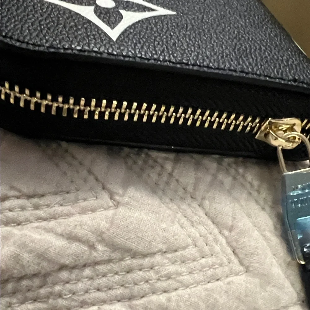 NIB Louis Vuitton Zippy Black Wallet with White Monogram Accents - Picture 8 of 16